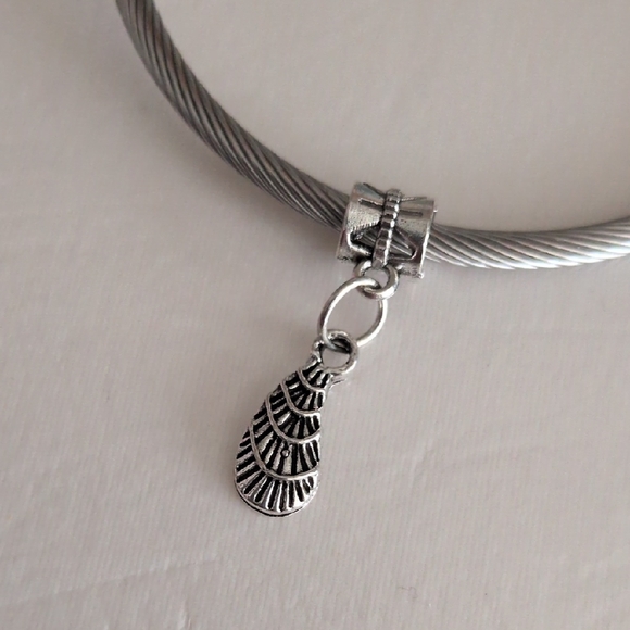 Silver Seashell Dangle Charm for Pandora Style Bracelet - Picture 1 of 4